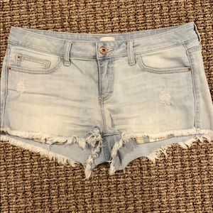 Jean shorts with stripe pocket